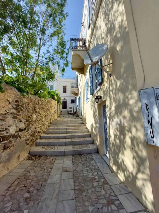 Artemis Ermoupoli Centre Appartement Pour Petit Budget Backpackers Eksteriør bilde